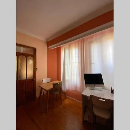 Daire Deniz manzarali sahil kisminda mustakil bahceli1+1 *