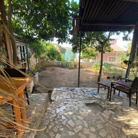 Deniz Manzarali Sahil Kisminda Mustakil Bahceli1+1 Apartment Fethiye